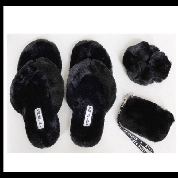 Steve Madden- Black Slide Slipper Sandals - Picture 4 of 4